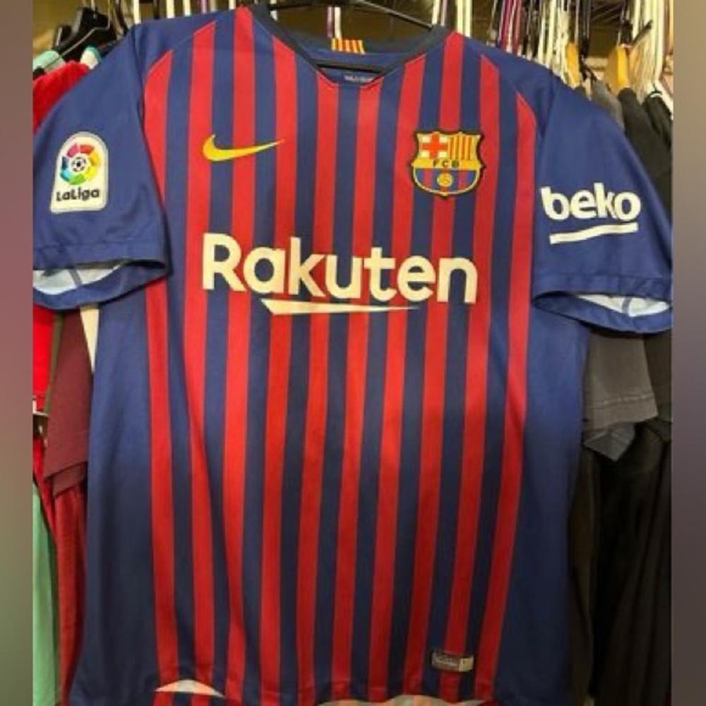 Nike Barcelona Jersey sz L but fits like a M